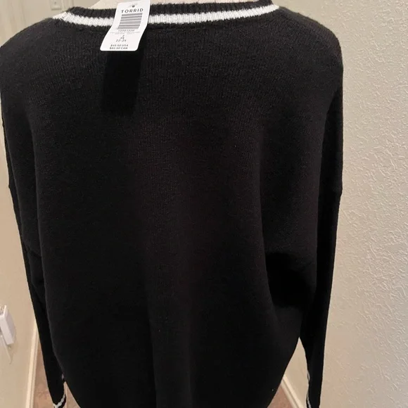 Black Star Lips Crew Torrid Pullover Sweater Size 3X New With Tags - Picture 2 of 3